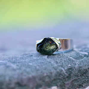 Moldavite & Sterling Silver Ring (size: 10)