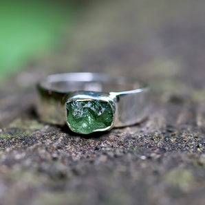 Moldavite & Silver Ring (Size:7)